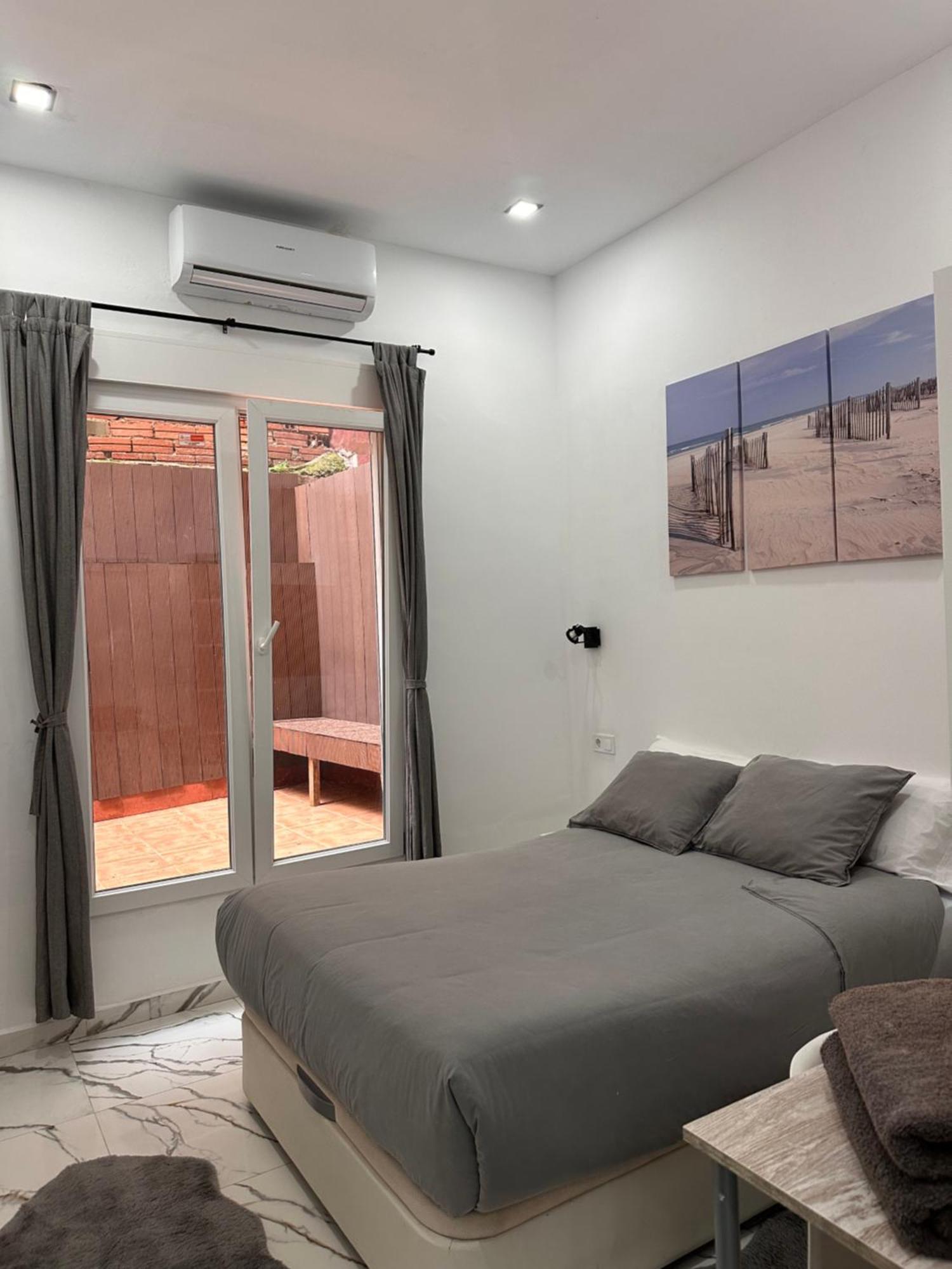 Apartamento En Planta Baja Cerca De La Playa En バダロナ エクステリア 写真