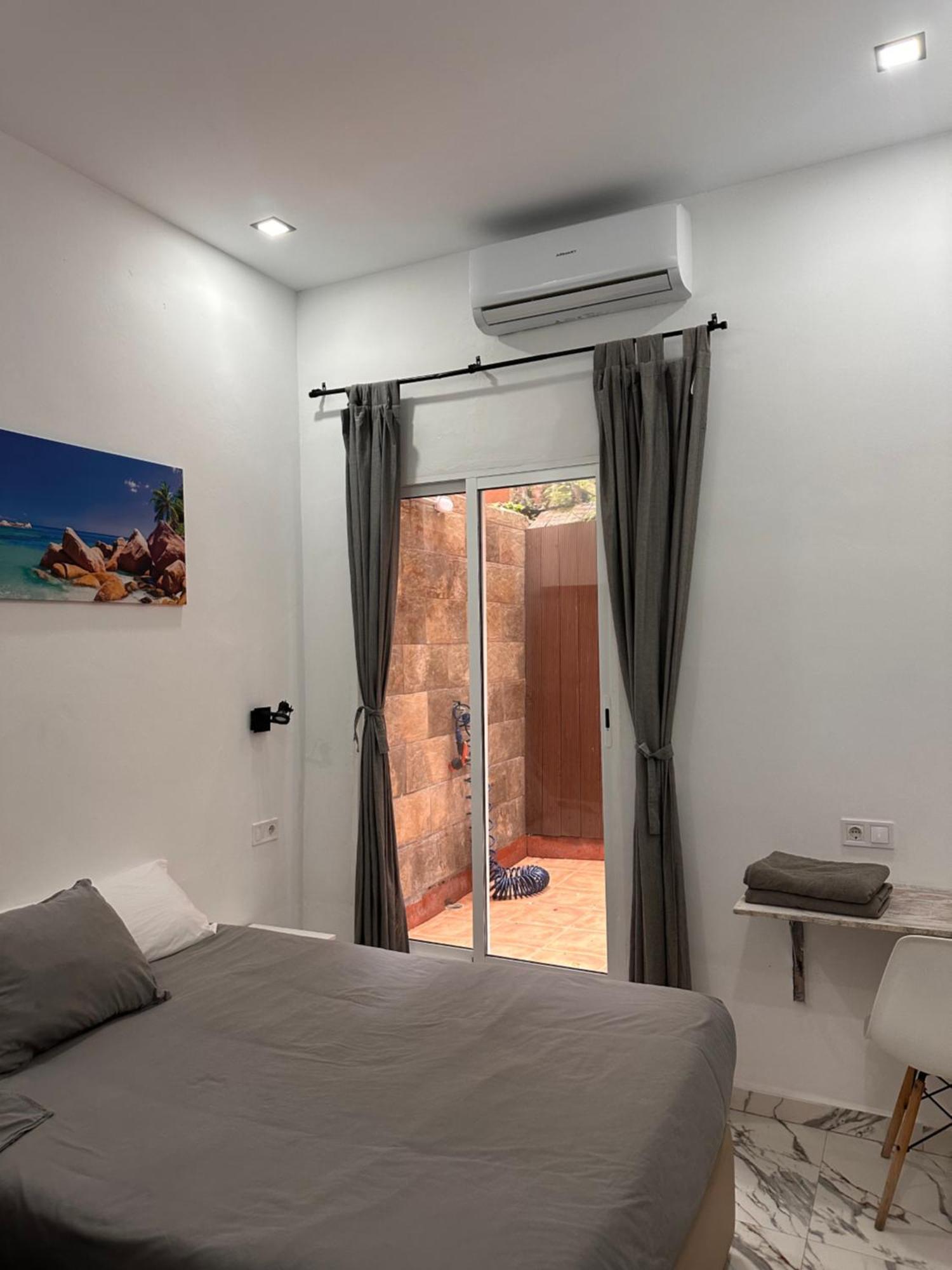 Apartamento En Planta Baja Cerca De La Playa En バダロナ エクステリア 写真
